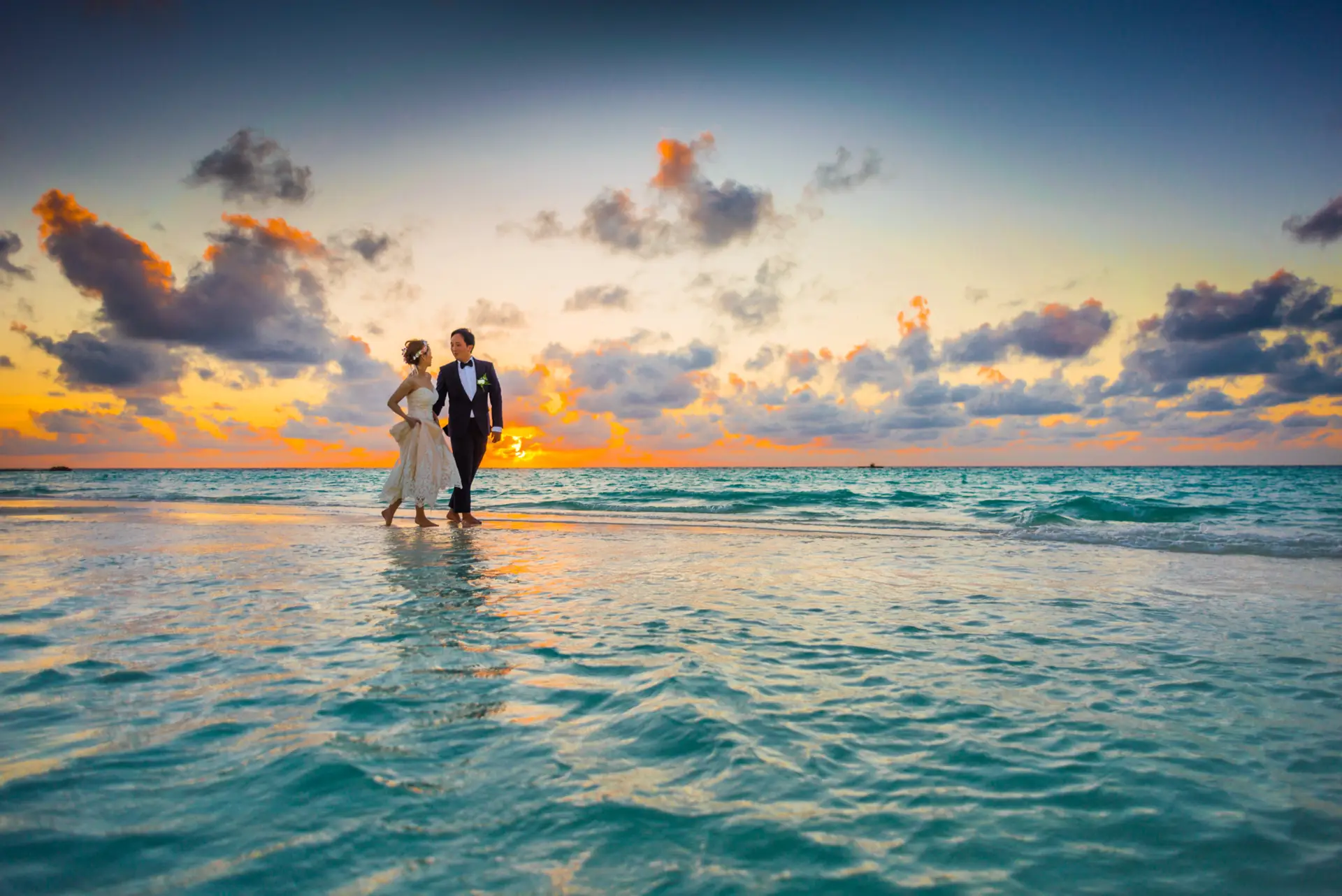 simple_tips_to_save_on_your_honeymoon